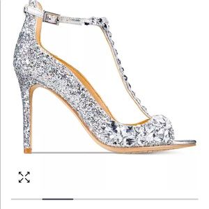 JEWEL BADGLEY MISCHKA
Conroy T-Strap Evening Sandals